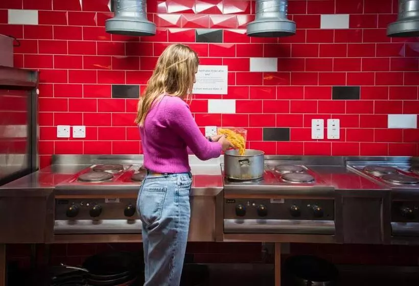 هتل Sheilas Tourist Hostel