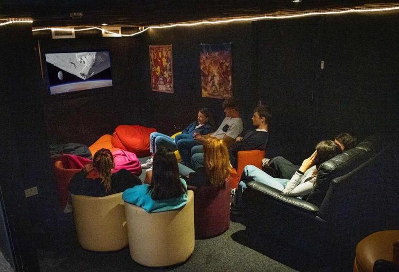 酒店 Sheilas Tourist Hostel