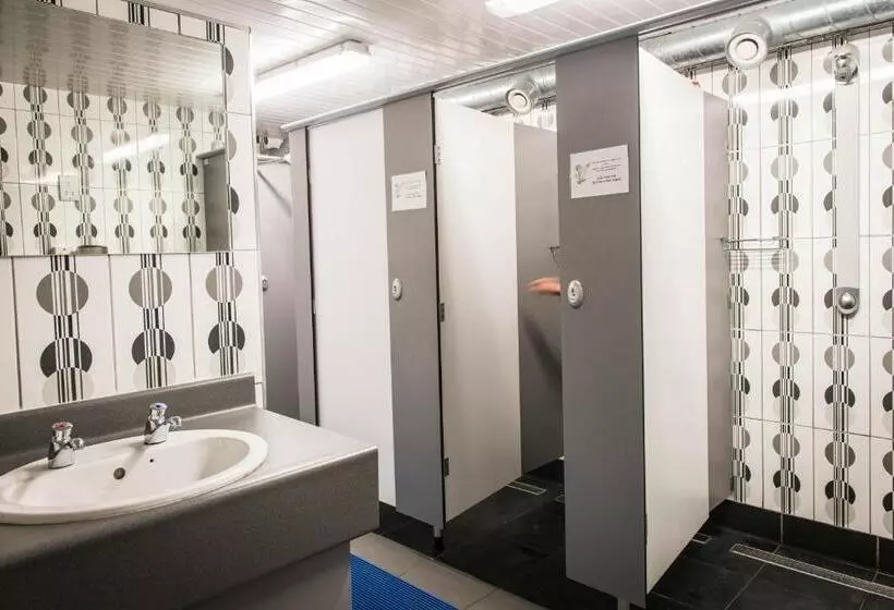 هتل Sheilas Tourist Hostel