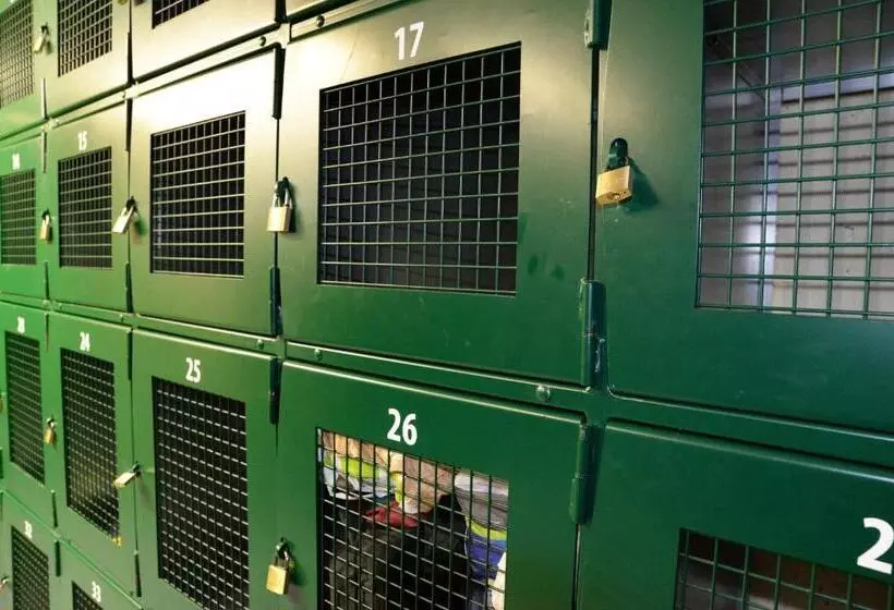 هتل Sheilas Tourist Hostel