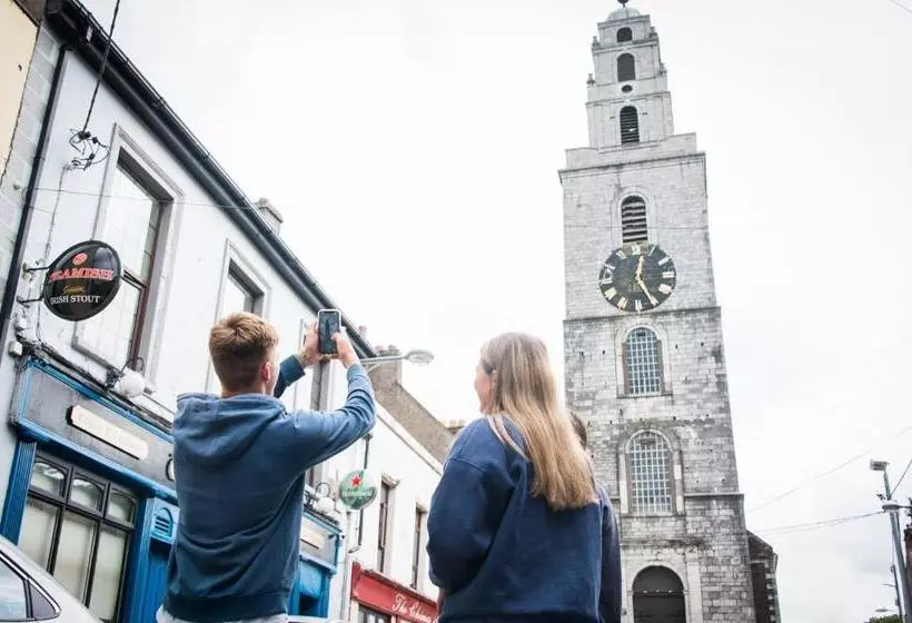 هتل Sheilas Tourist Hostel