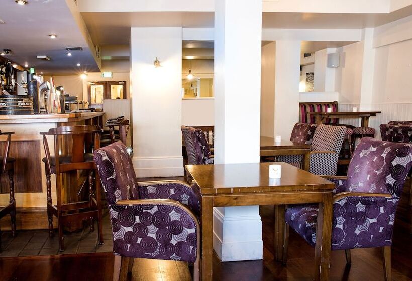 בית מלון כפרי The Gateway