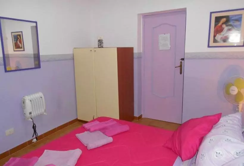 Robby's House Bed & Breakfast