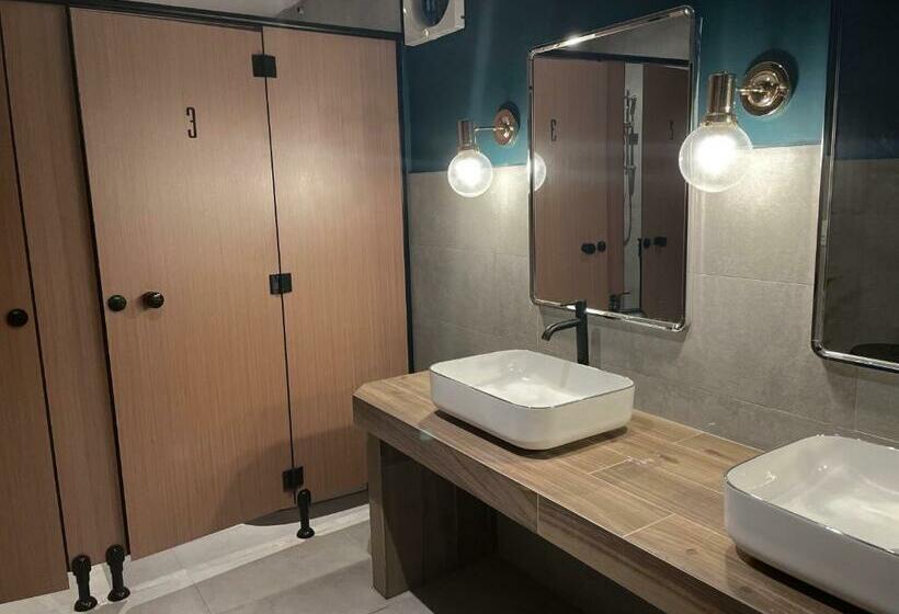 הוסטל Solitude Space