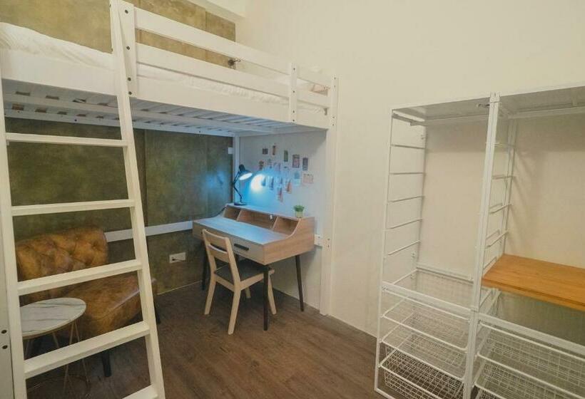 הוסטל Solitude Space