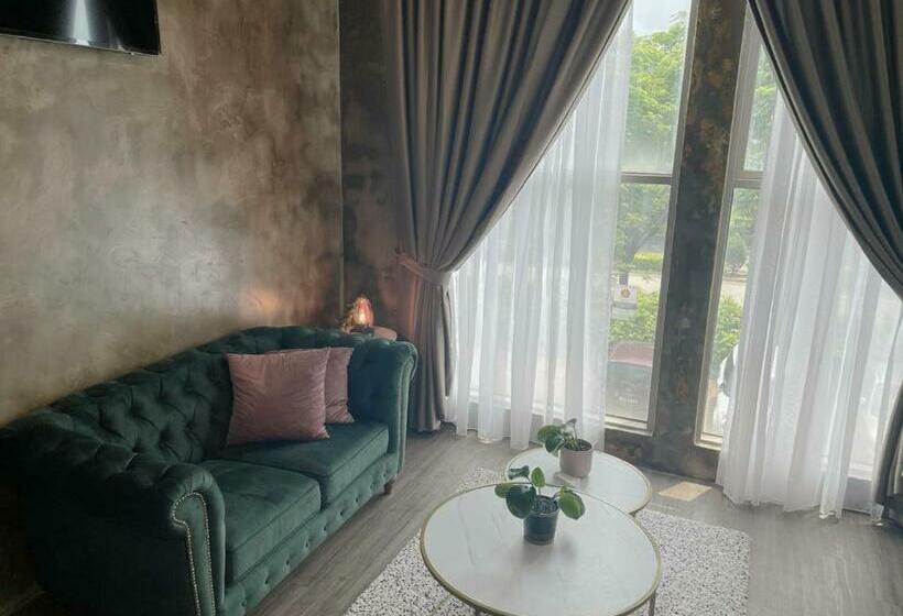 הוסטל Solitude Space