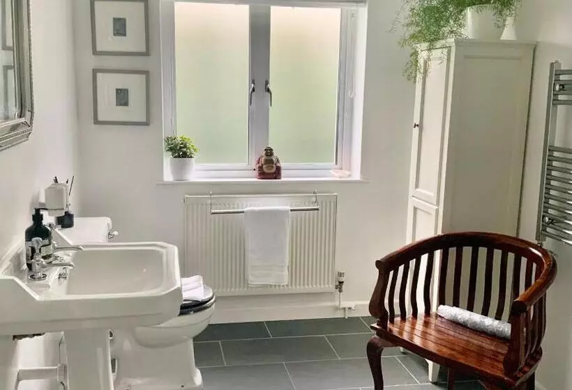 Aamiaismajoitus (B&B) Boswenna