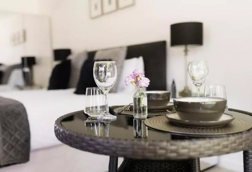 Aamiaismajoitus (B&B) Boswenna