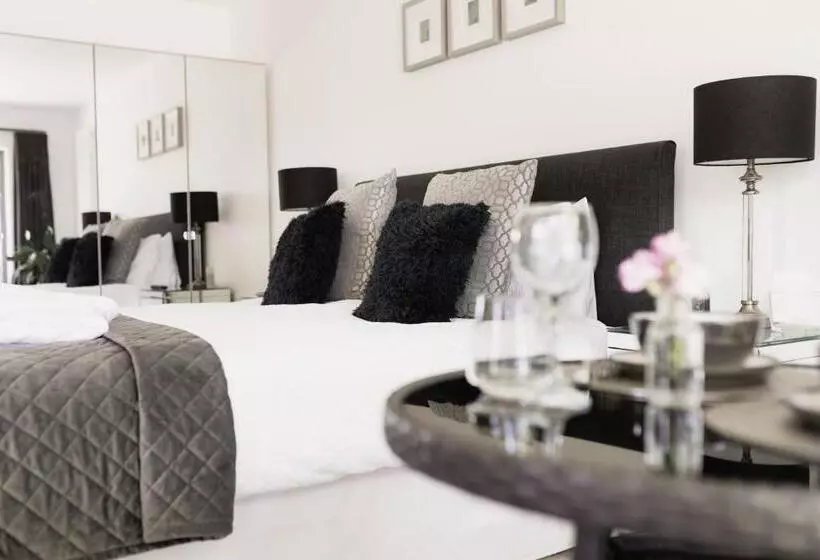 Aamiaismajoitus (B&B) Boswenna