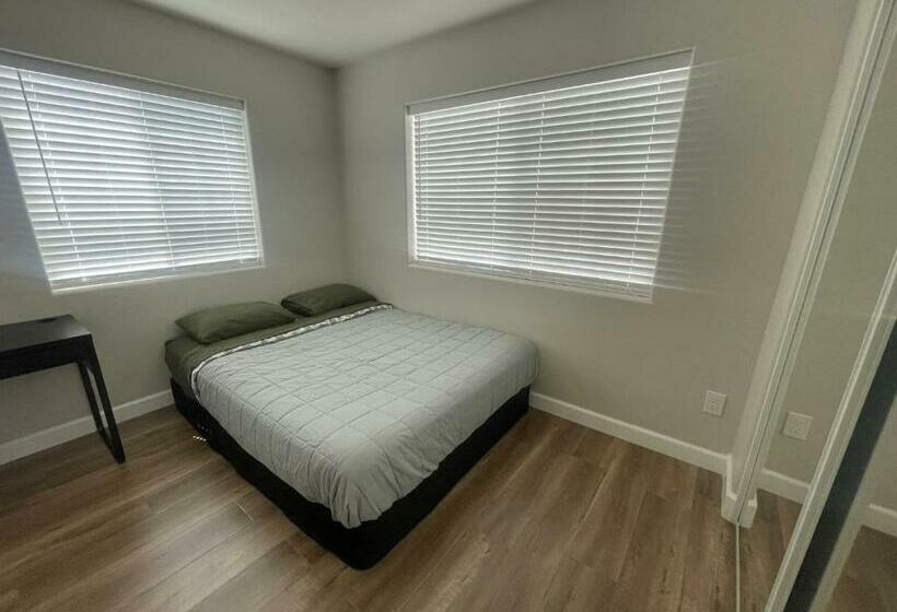 הוסטל Humble Home Santa Ana 2