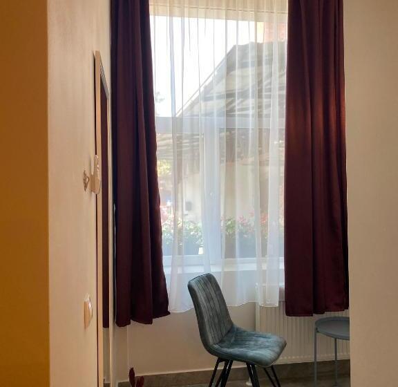 پانسیون Boutique Rooms With Parking