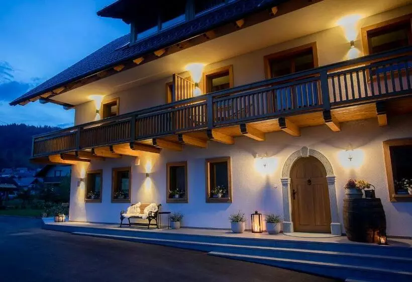 تختخواب و صبحانه House Troha