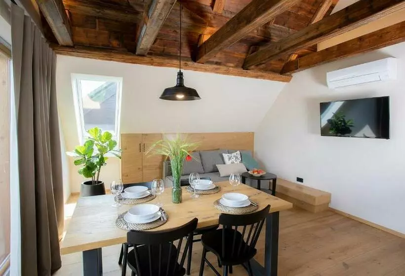 تختخواب و صبحانه House Troha