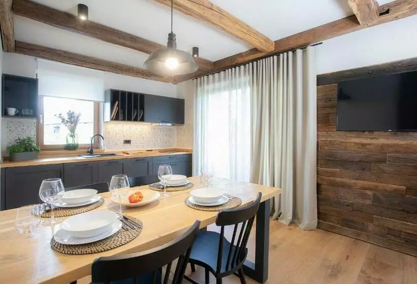 تختخواب و صبحانه House Troha