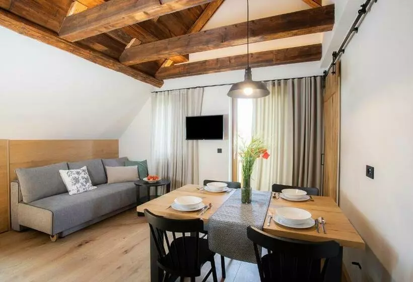 تختخواب و صبحانه House Troha
