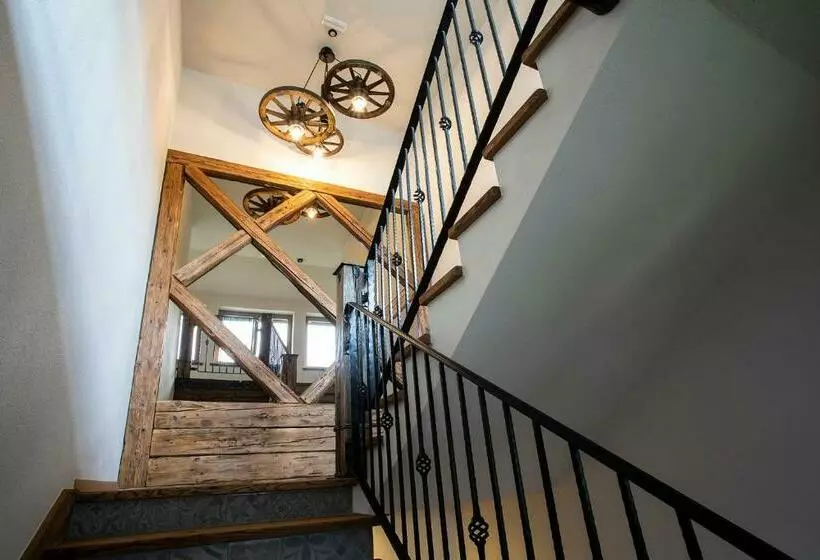 تختخواب و صبحانه House Troha