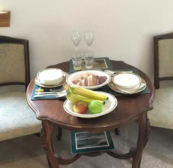 تختخواب و صبحانه Dalmunach House
