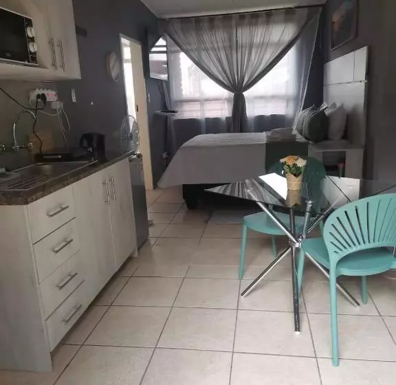 پانسیون Mia Hills Guest House