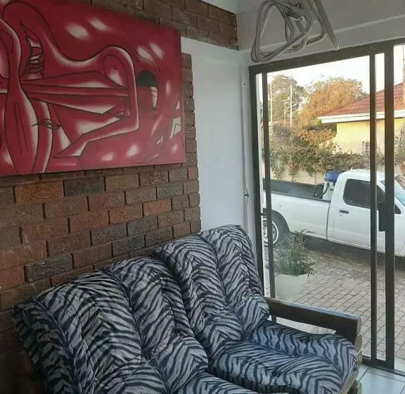 پانسیون Zabalaza Guesthouse