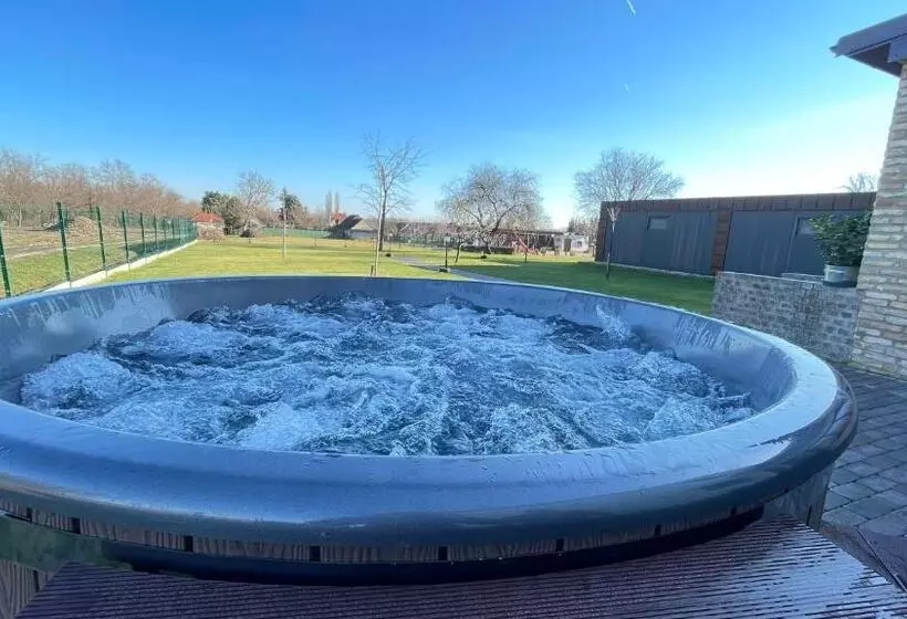 Aamiaismajoitus (B&B) Kukorica Csárda Apartman