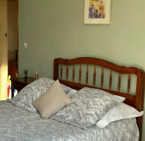 ベッドアンドブレックファースト Les Cigales