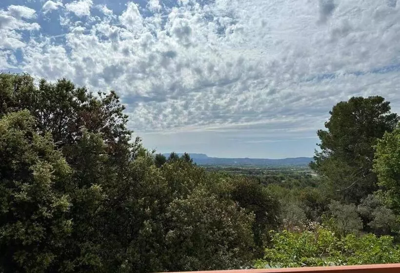 ベッドアンドブレックファースト Les Cigales