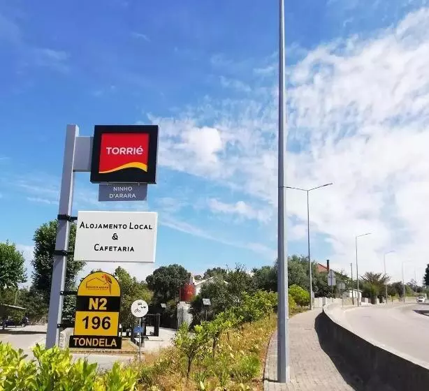 ベッドアンドブレックファースト Ninho D Arara