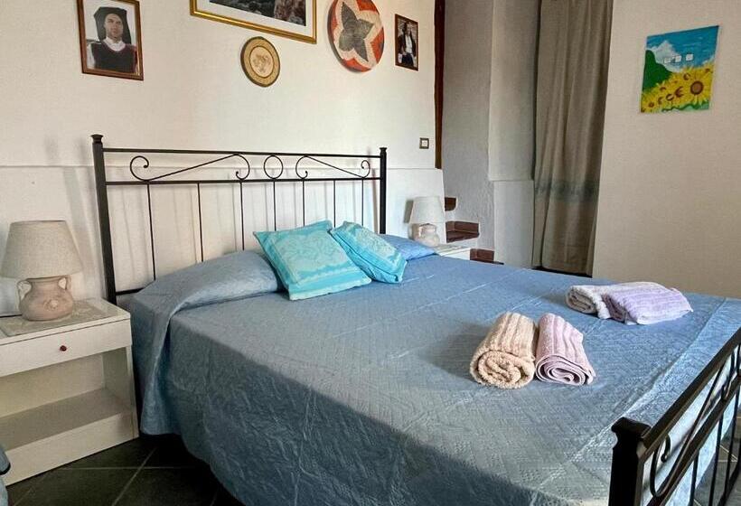 بنسيون Ginepro Room   Sapposentu Posada