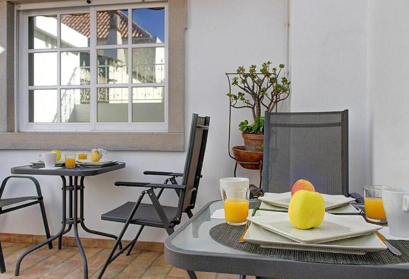 پانسیون Enchanted Villa