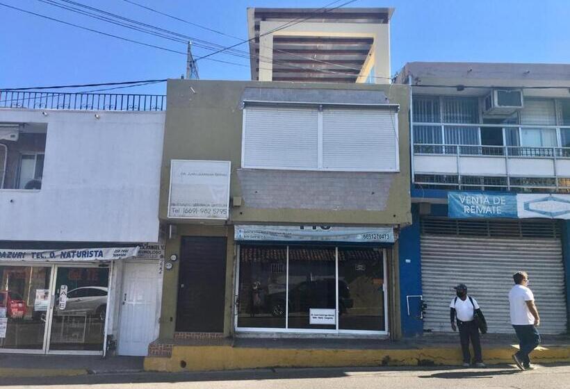 Panzió Hostal En El Centro Lakiwa