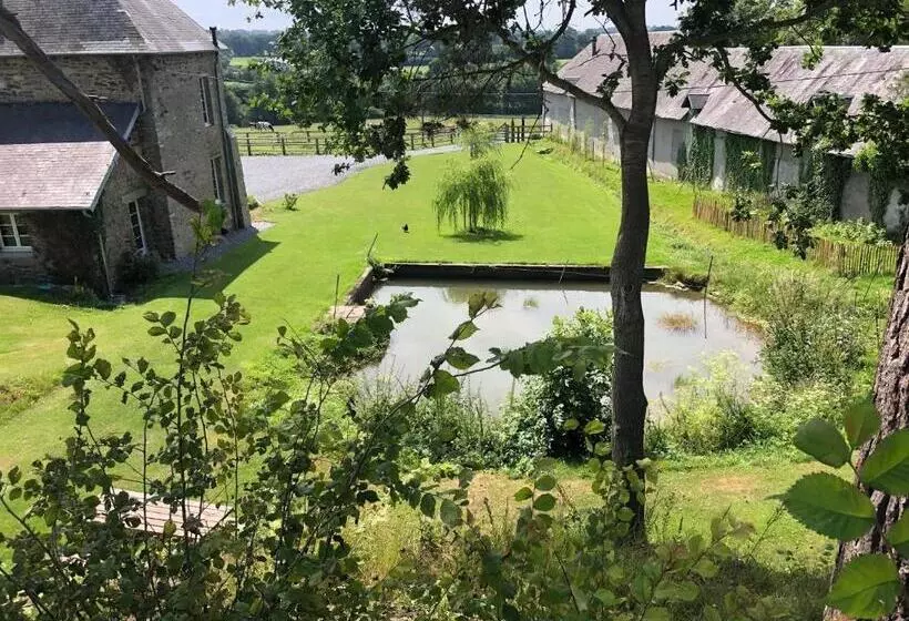 ベッドアンドブレックファースト Ancien Hôtel Aux Moines Pierrefitte St Lo