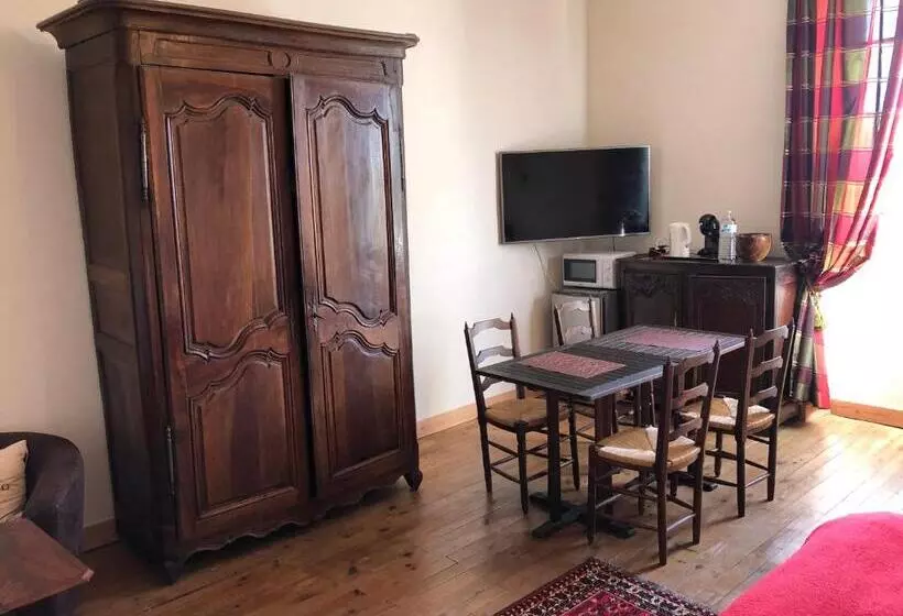 ベッドアンドブレックファースト Ancien Hôtel Aux Moines Pierrefitte St Lo