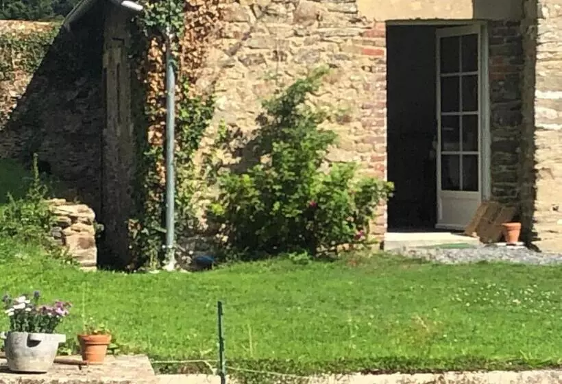 ベッドアンドブレックファースト Ancien Hôtel Aux Moines Pierrefitte St Lo