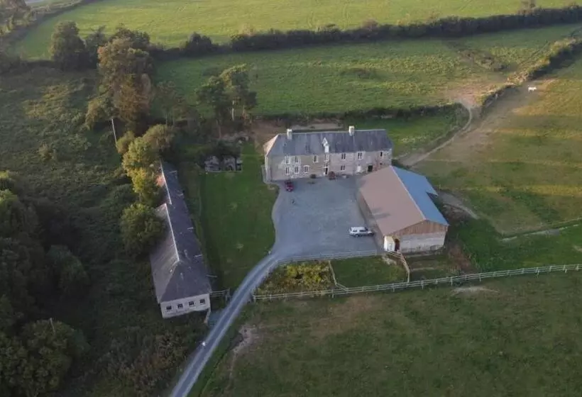 ベッドアンドブレックファースト Ancien Hôtel Aux Moines Pierrefitte St Lo