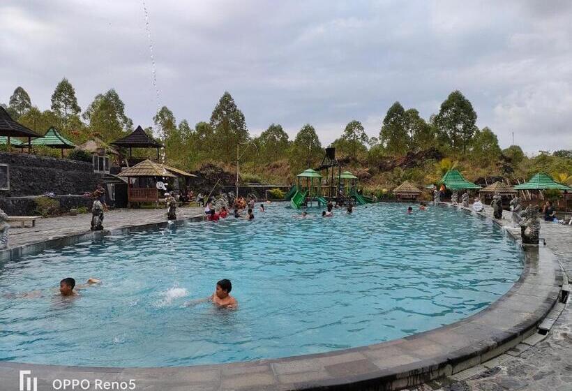 בית מלון כפרי Batur Water Park Villa