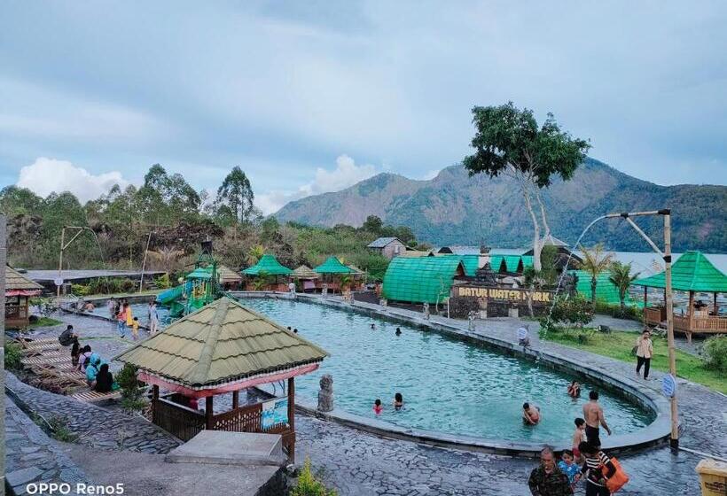 בית מלון כפרי Batur Water Park Villa