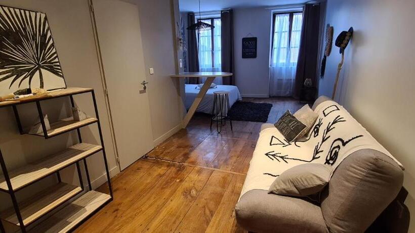 پانسیون Les Chemins D Elika