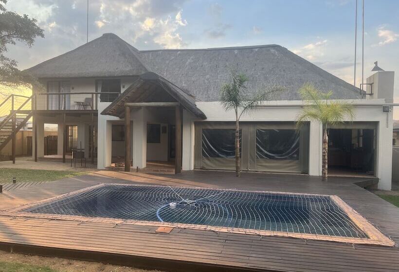 פנסיון Matori Lodge