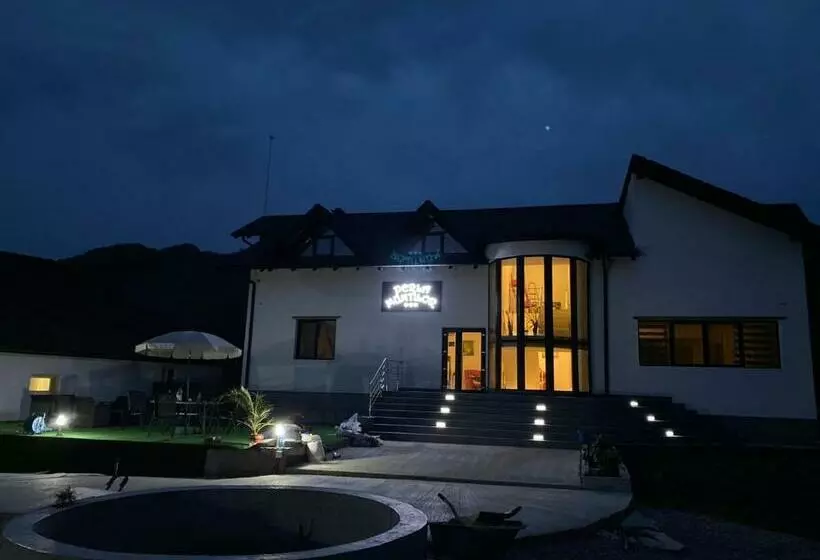 Majatalo Perla Muntilor Ponoarele, Padurea De Liliac