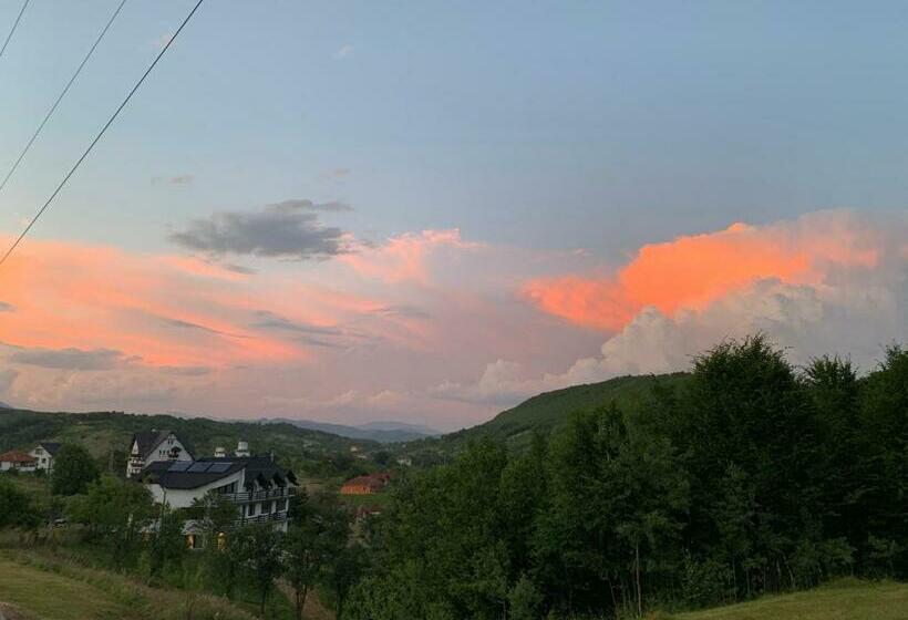 膳宿费 Perla Muntilor Ponoarele, Padurea De Liliac