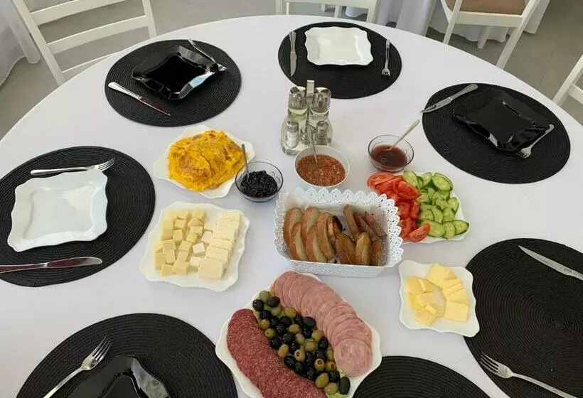 Majatalo Perla Muntilor Ponoarele, Padurea De Liliac