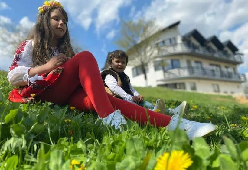 Majatalo Perla Muntilor Ponoarele, Padurea De Liliac