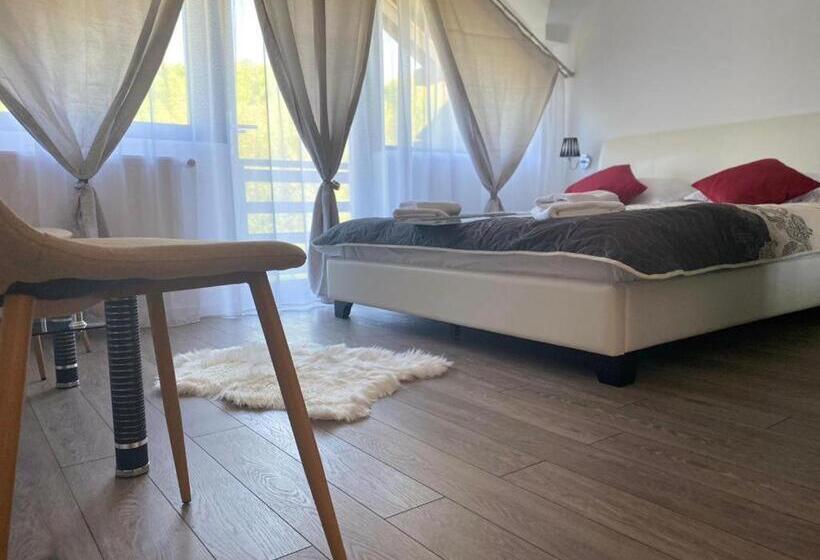 膳宿费 Perla Muntilor Ponoarele, Padurea De Liliac