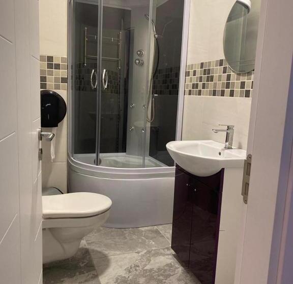 膳宿费 Perla Muntilor Ponoarele, Padurea De Liliac