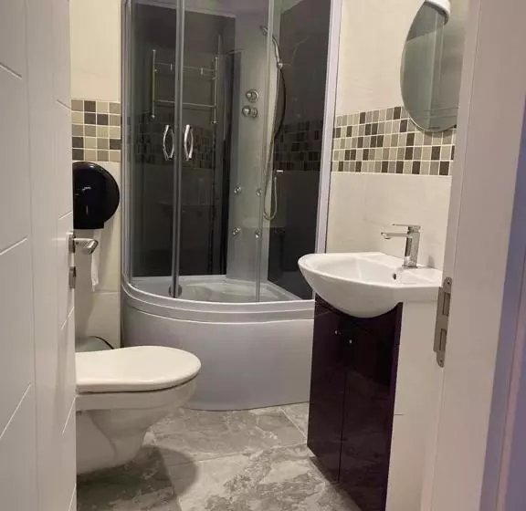 Majatalo Perla Muntilor Ponoarele, Padurea De Liliac