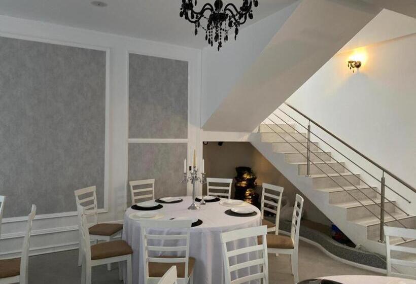 膳宿费 Perla Muntilor Ponoarele, Padurea De Liliac