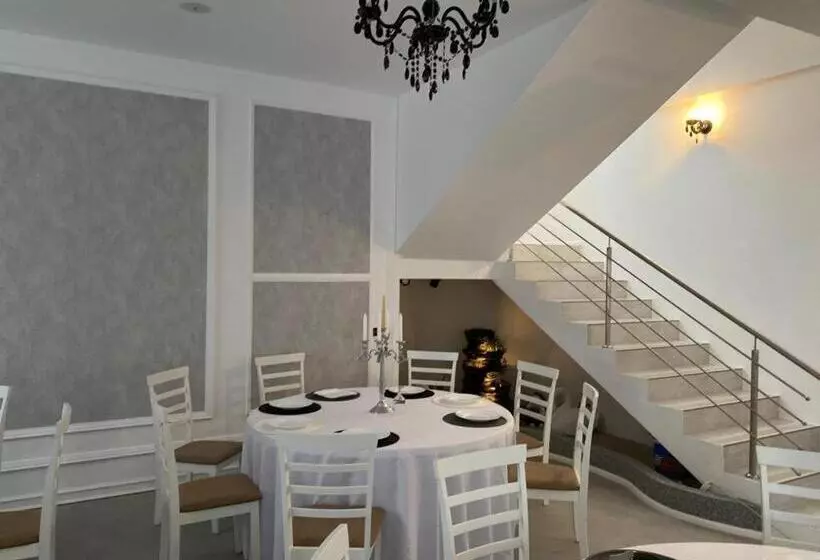 Majatalo Perla Muntilor Ponoarele, Padurea De Liliac