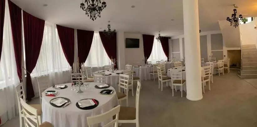 Majatalo Perla Muntilor Ponoarele, Padurea De Liliac