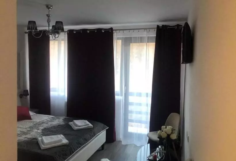 Majatalo Perla Muntilor Ponoarele, Padurea De Liliac