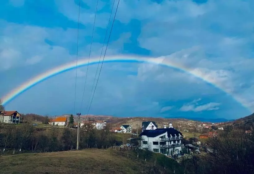Majatalo Perla Muntilor Ponoarele, Padurea De Liliac
